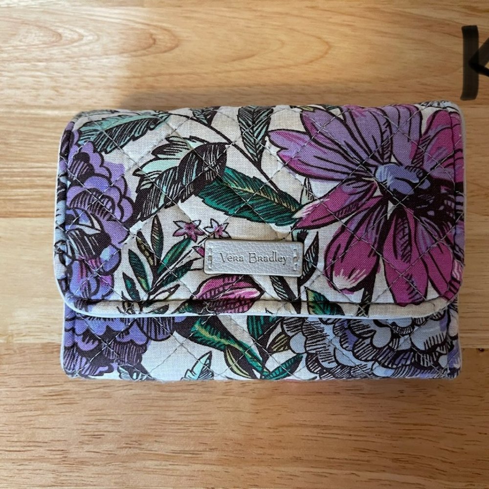 Vera Bradley RFID Riley Wallet in Lavender Meadow